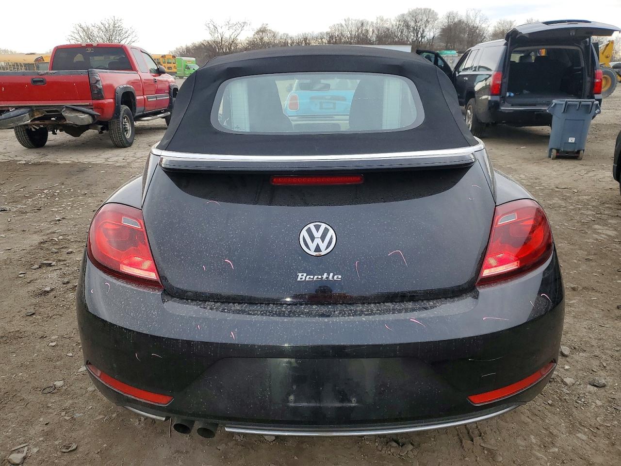 2019 VOLKSWAGEN BEETLE S photo 6