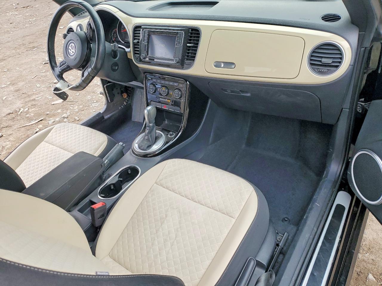 2019 VOLKSWAGEN BEETLE S photo 8
