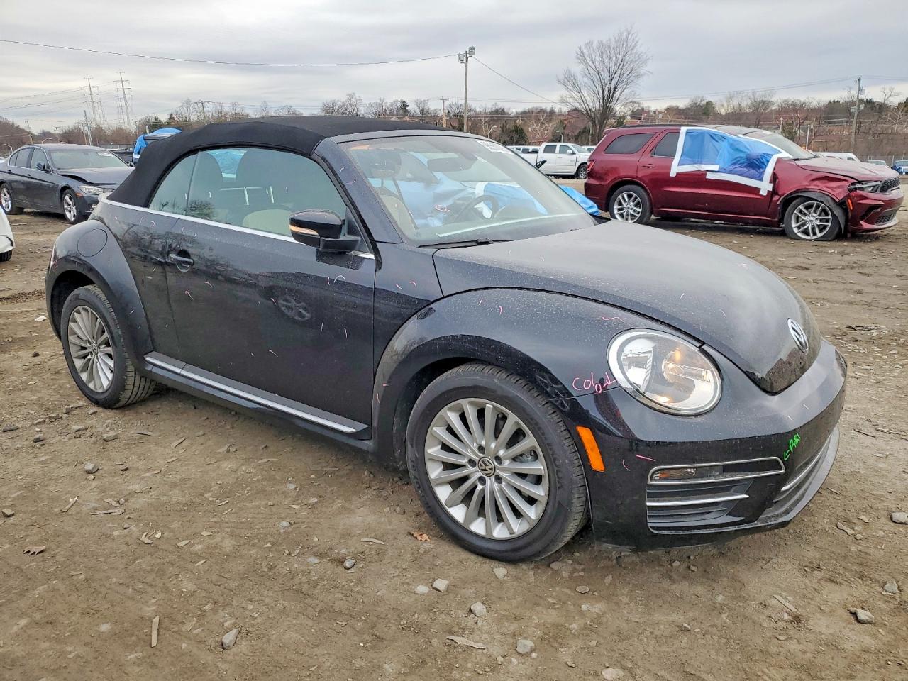 2019 VOLKSWAGEN BEETLE S photo 4