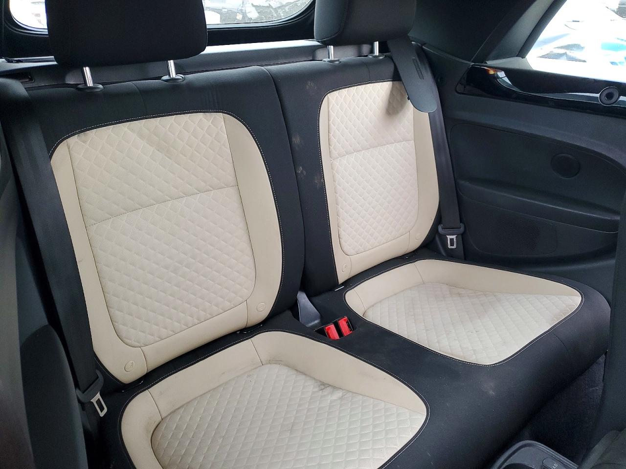 2019 VOLKSWAGEN BEETLE S photo 10