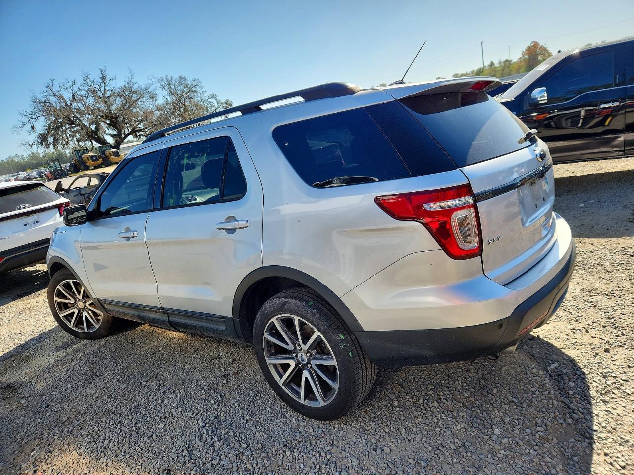 2015 FORD EXPLORER XLT photo 2