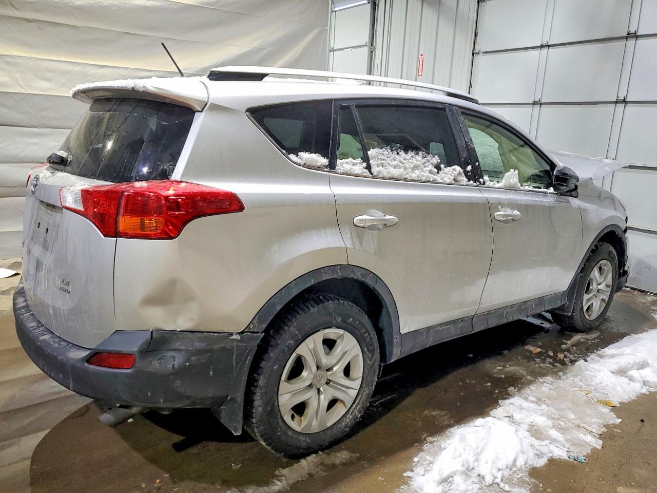 2014 TOYOTA RAV4 LE photo 3