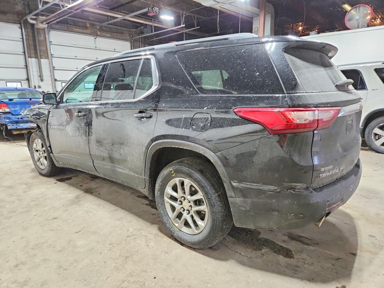 2020 CHEVROLET TRAVERSE LT photo 2