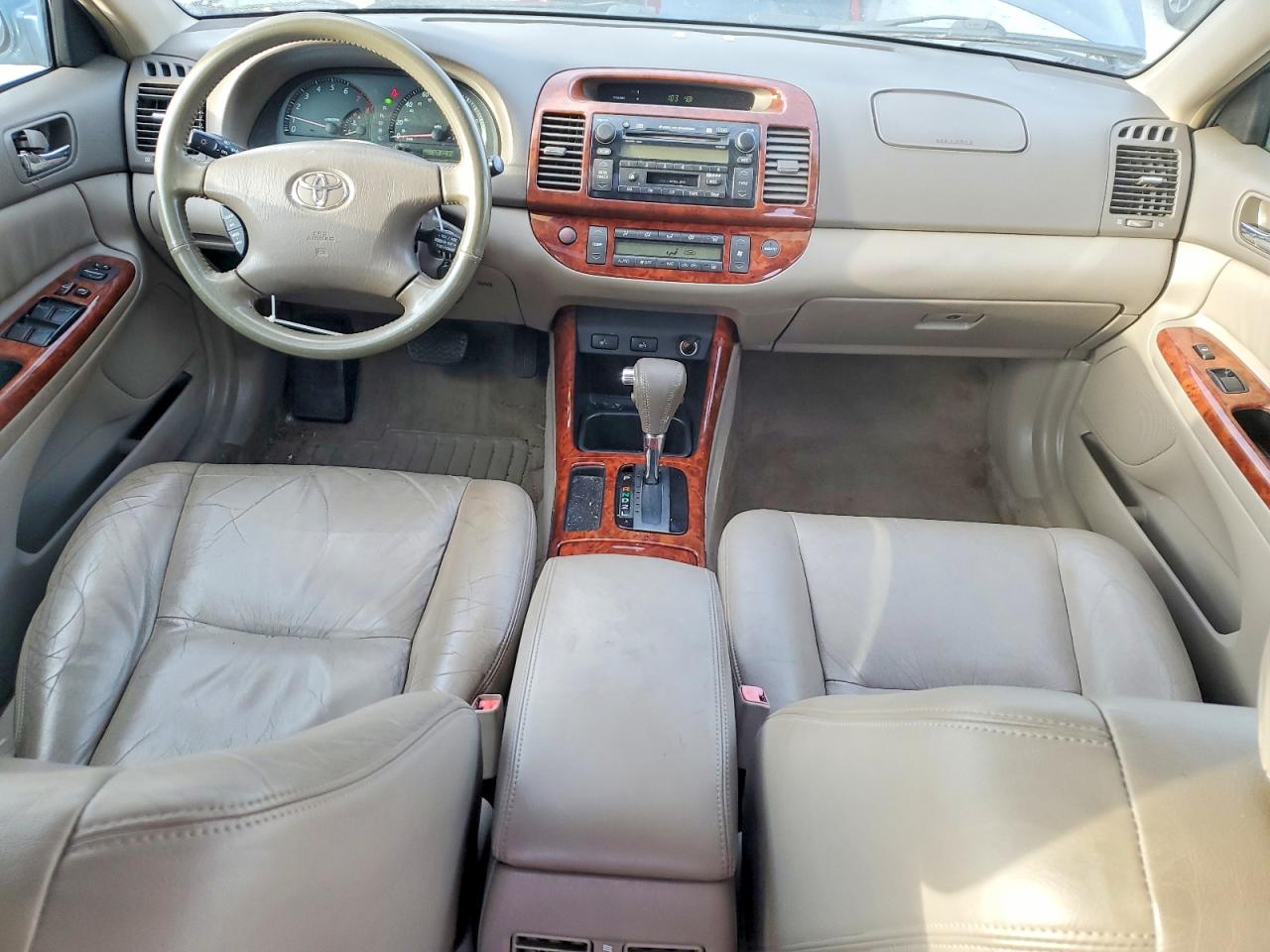 2002 TOYOTA CAMRY LE photo 8