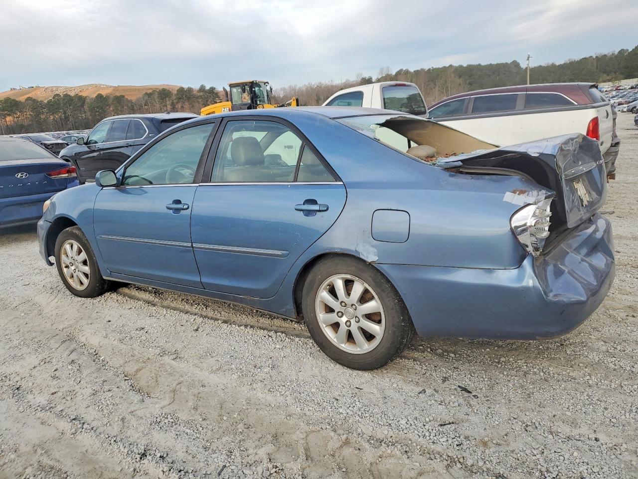 2002 TOYOTA CAMRY LE photo 2