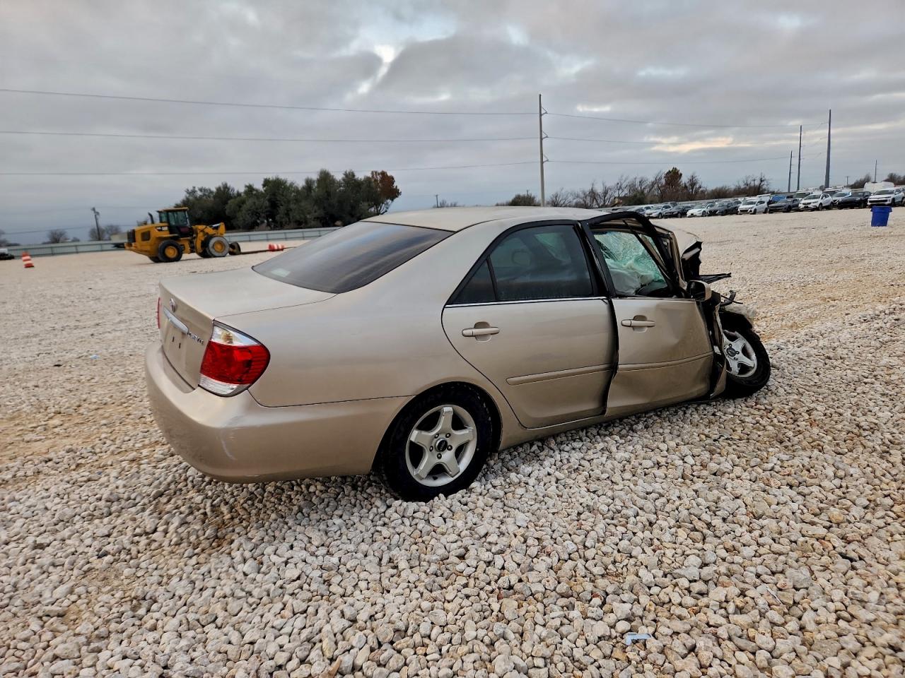 2006 TOYOTA CAMRY LE photo 3