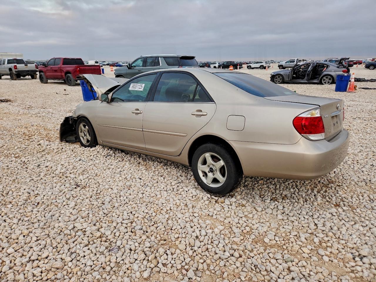 2006 TOYOTA CAMRY LE photo 2