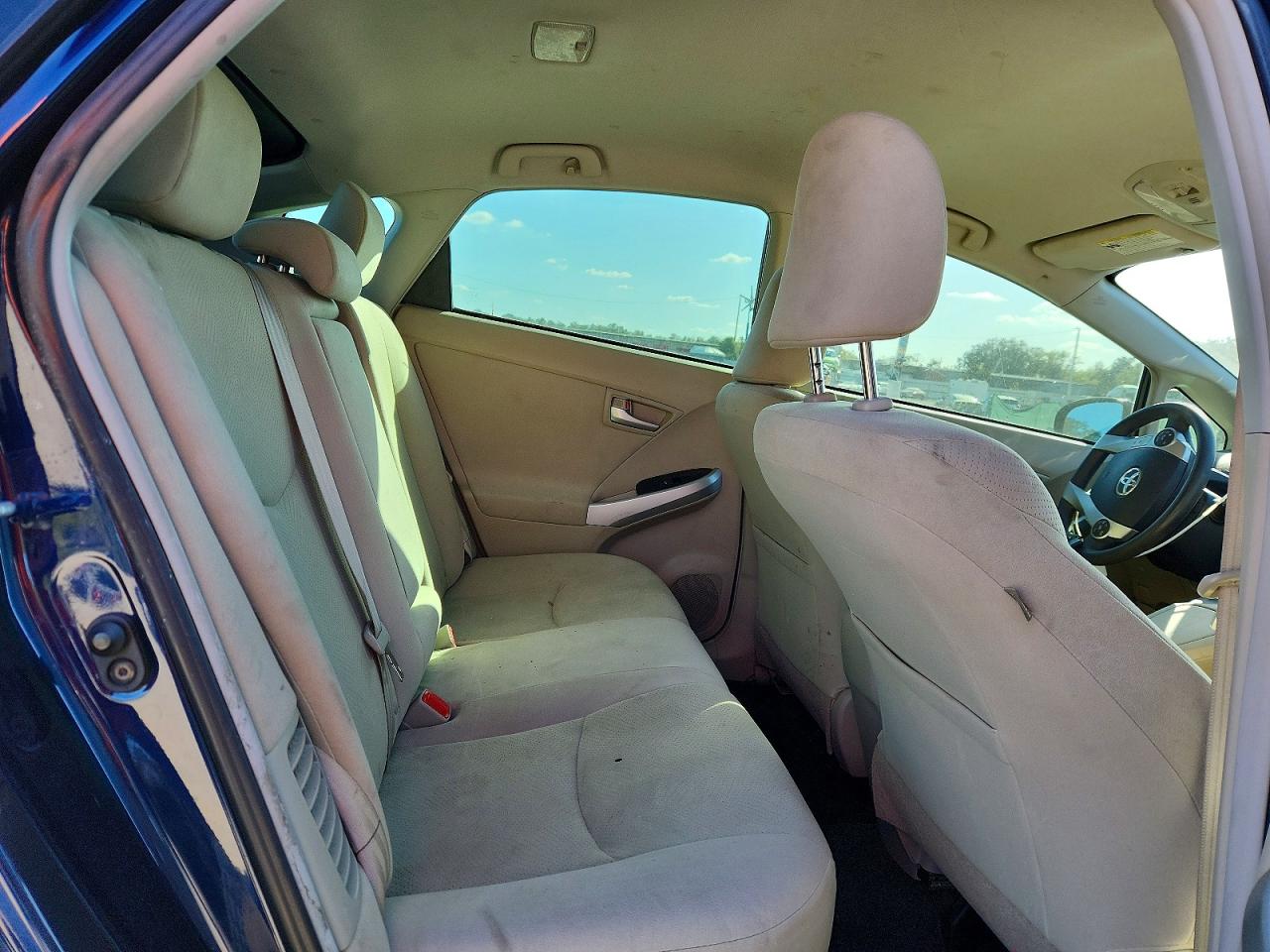 2015 TOYOTA PRIUS photo 10