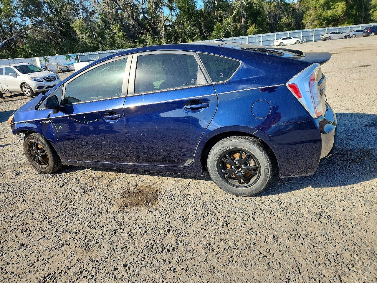 2015 TOYOTA PRIUS photo 2