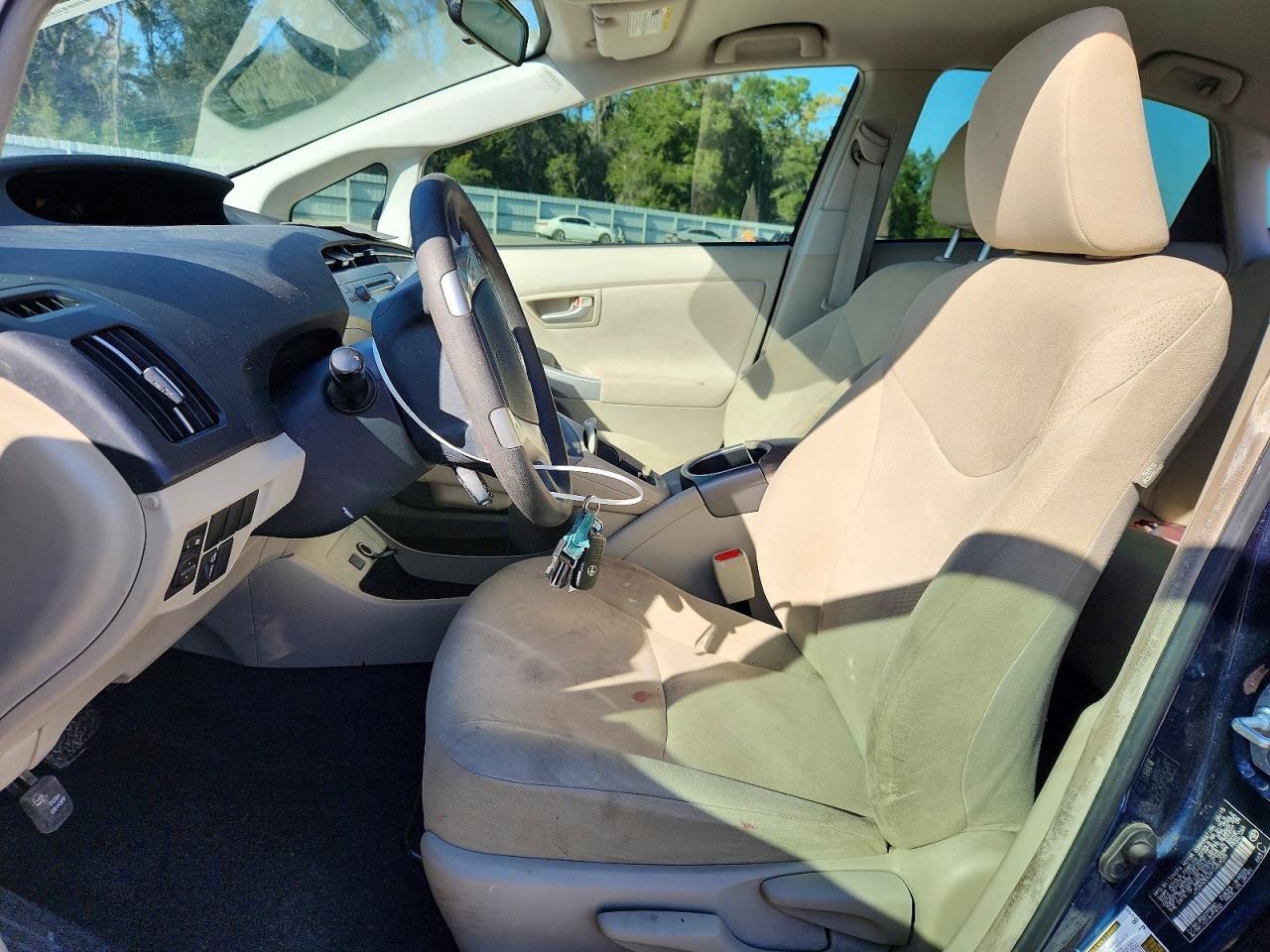 2015 TOYOTA PRIUS photo 7