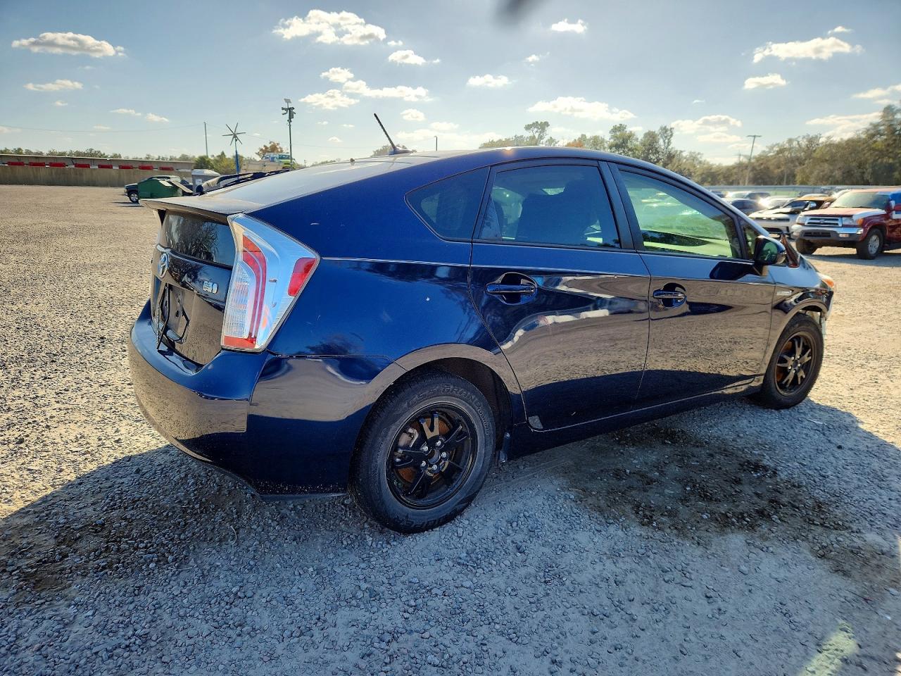 2015 TOYOTA PRIUS photo 3
