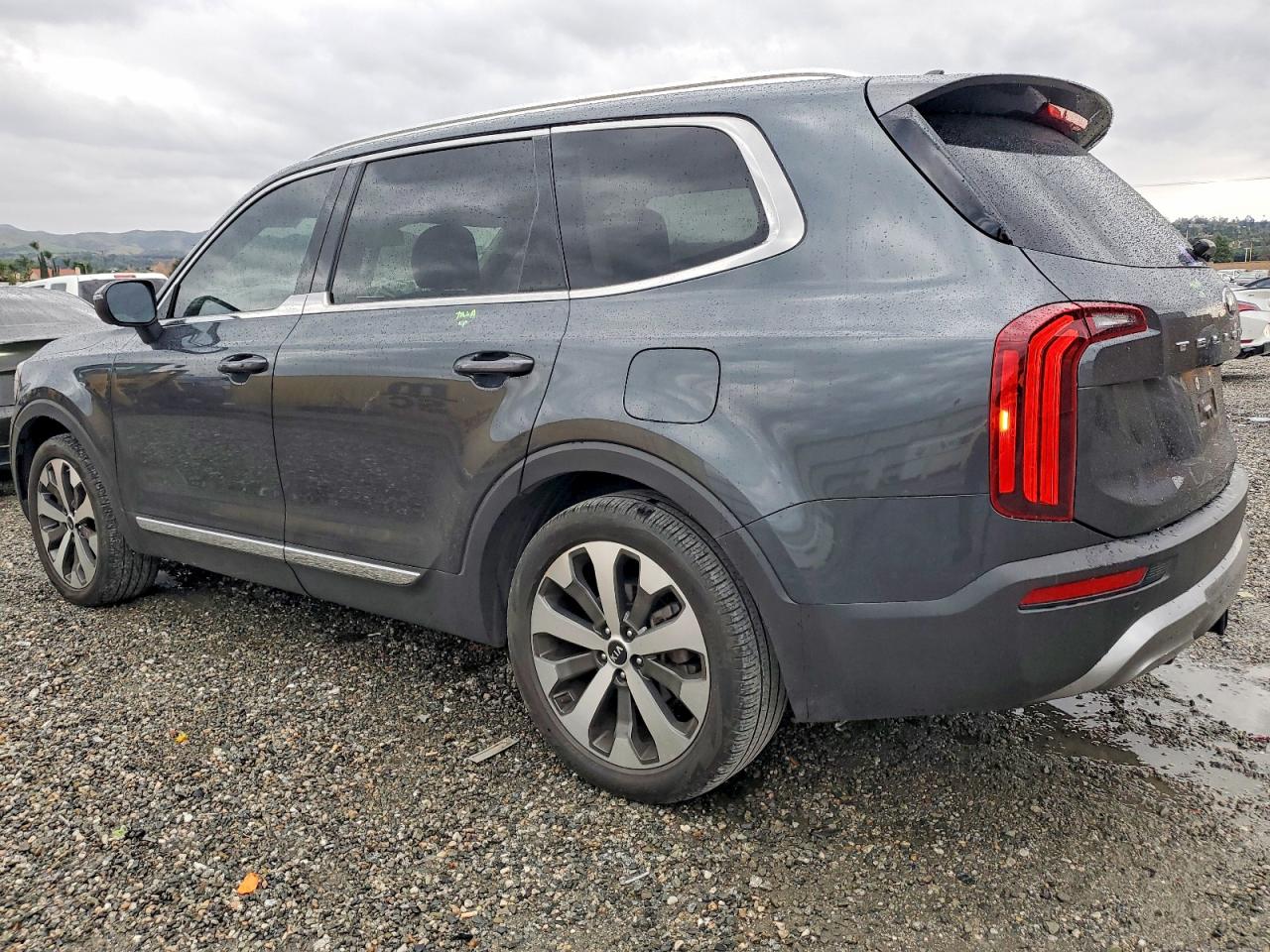 2021 KIA TELLURIDE EX photo 2