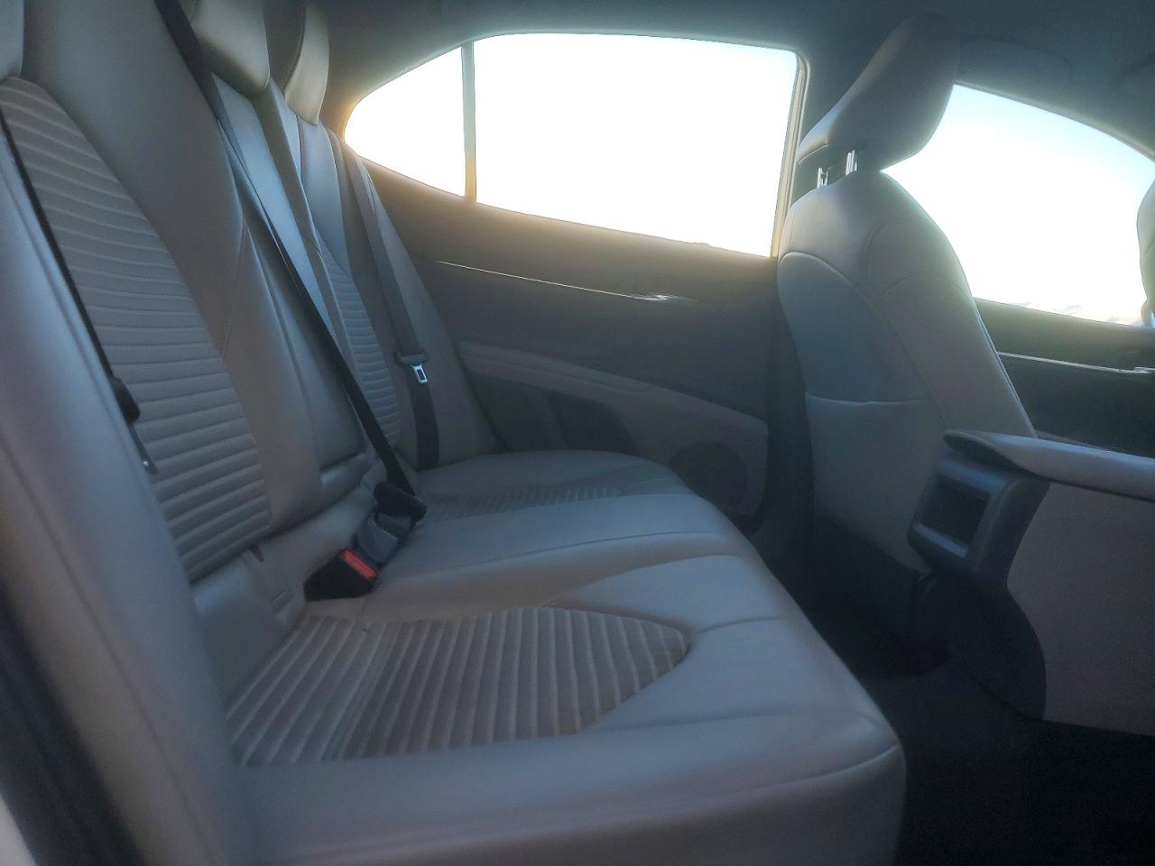 2018 TOYOTA CAMRY L photo 10