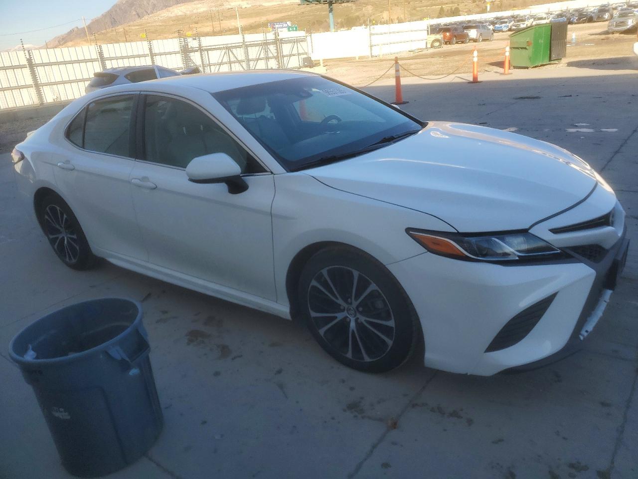 2018 TOYOTA CAMRY L photo 4