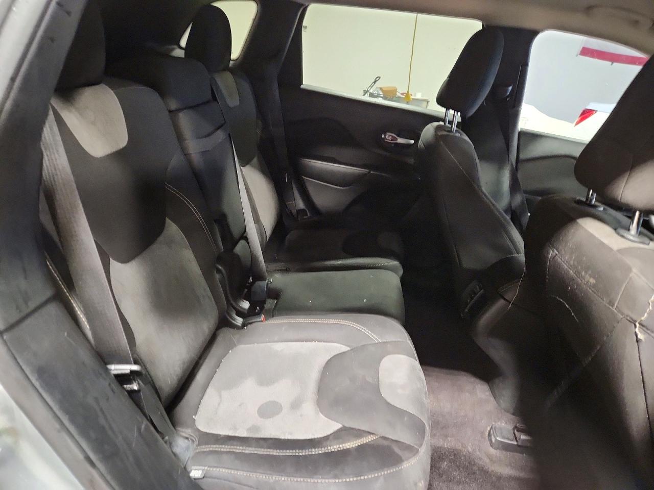 2016 JEEP CHEROKEE SPORT photo 31