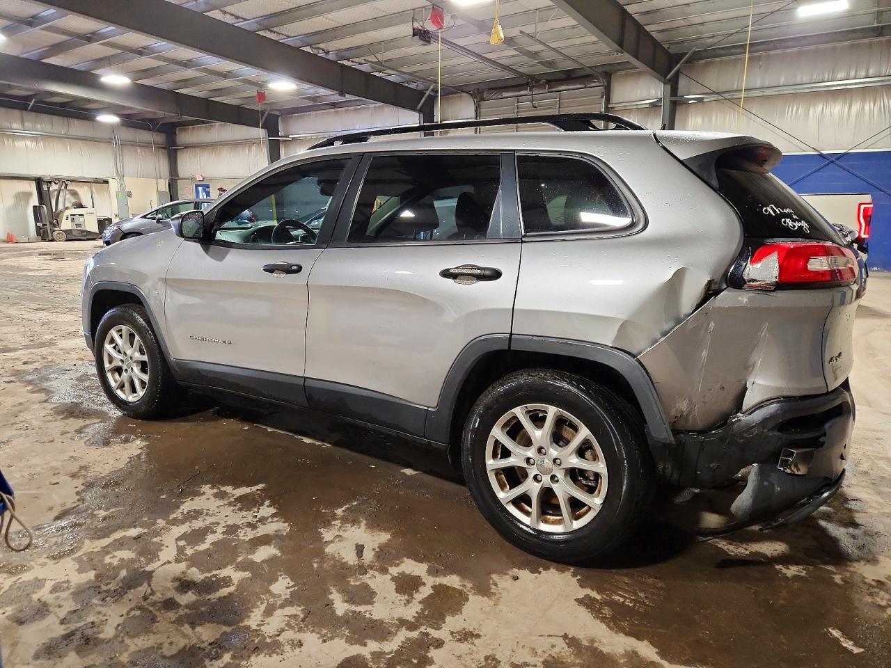 2016 JEEP CHEROKEE SPORT photo 4