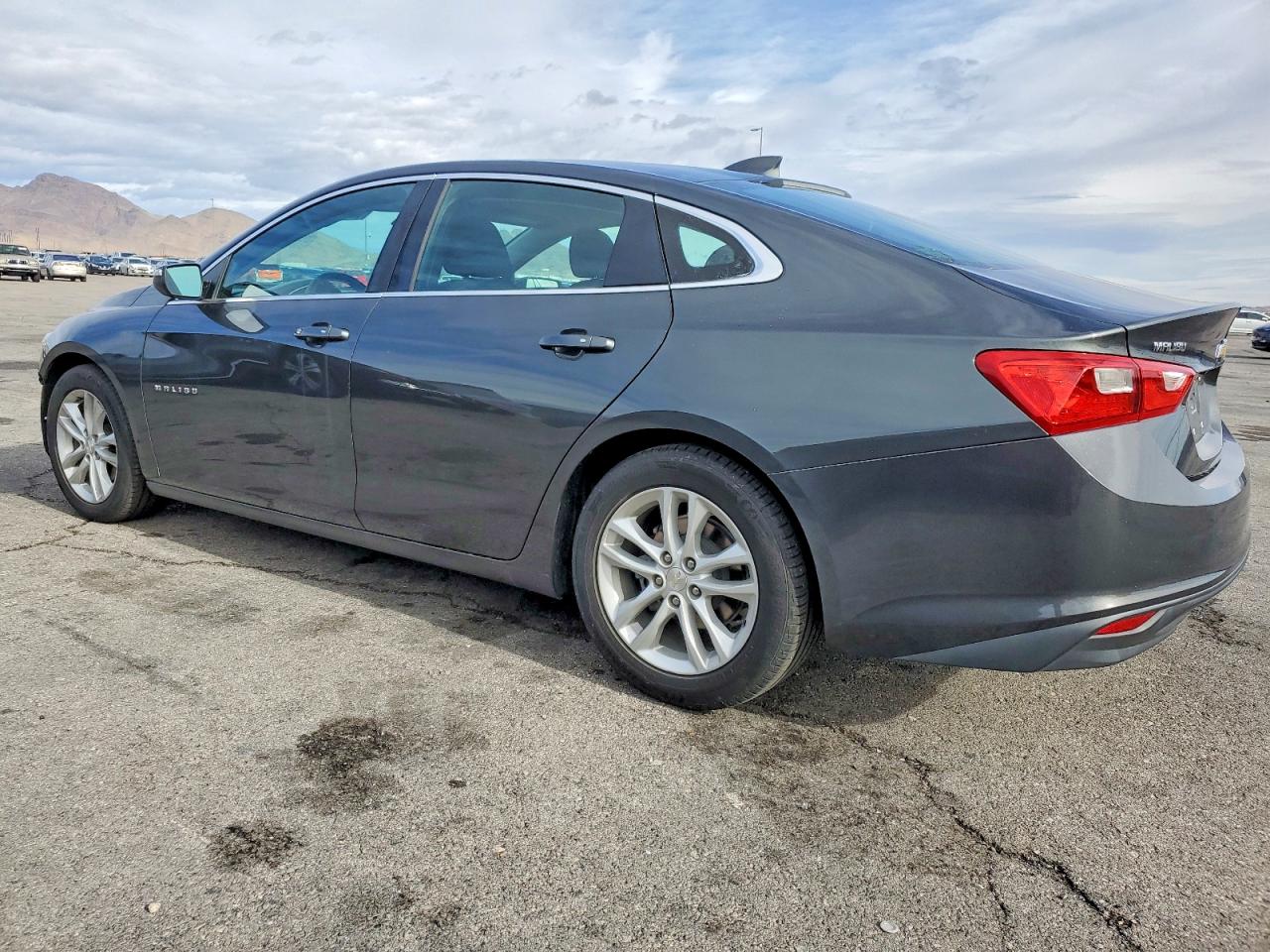 2017 CHEVROLET MALIBU LT photo 4