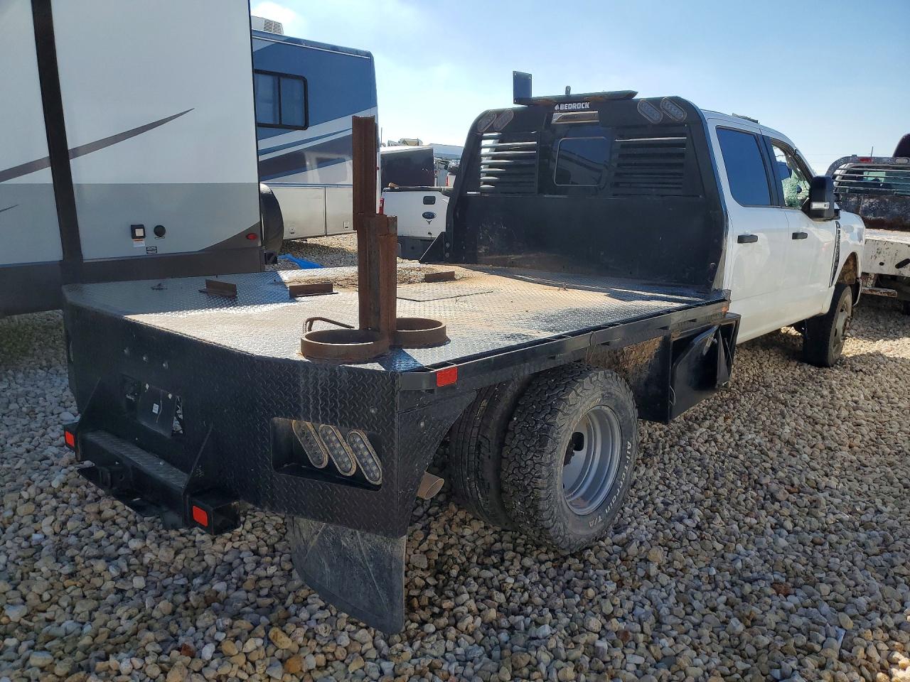 2024 FORD F350 SUPER DUTY FLATBED TRUCK photo 3