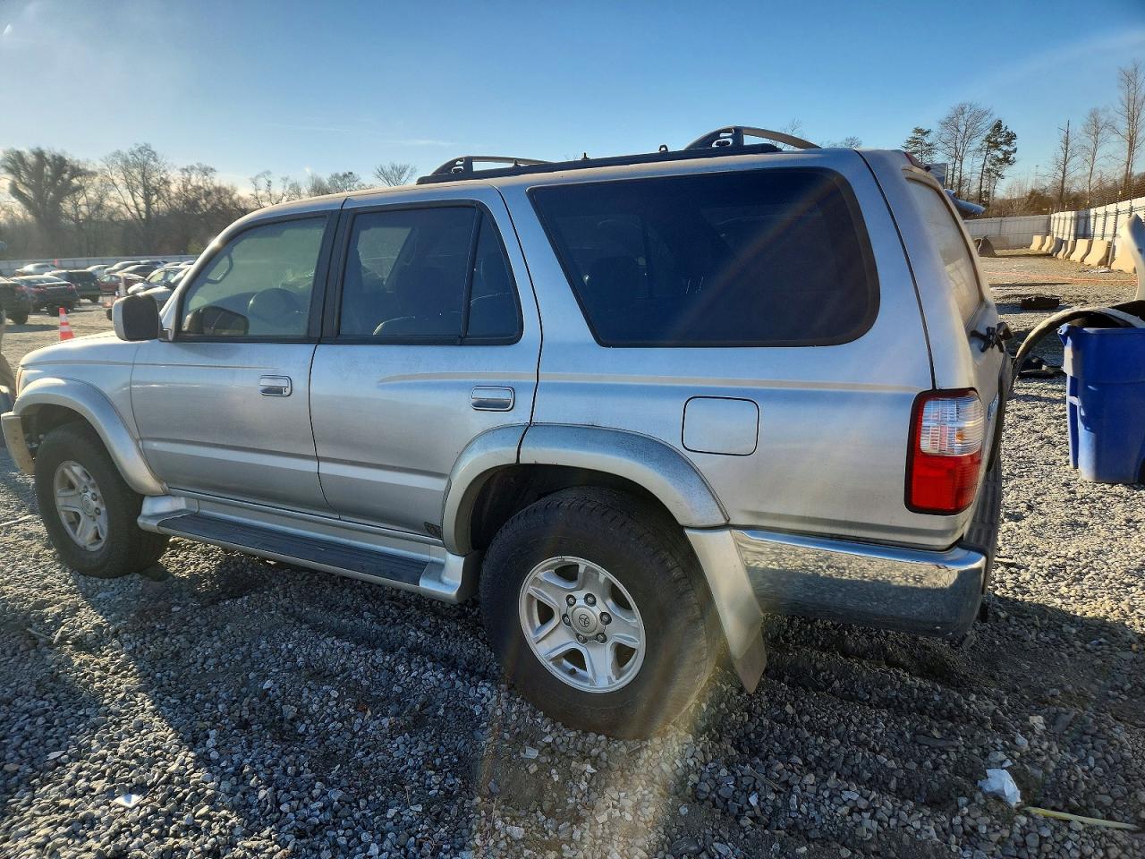 2001 TOYOTA 4RUNNER SR5 photo 2