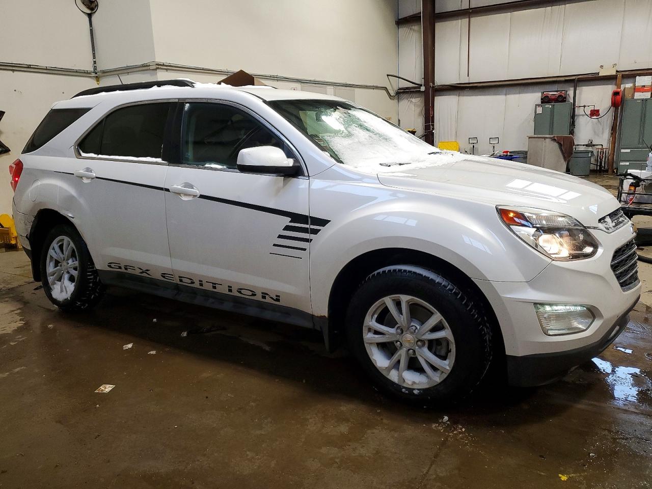 2017 CHEVROLET EQUINOX LT photo 4