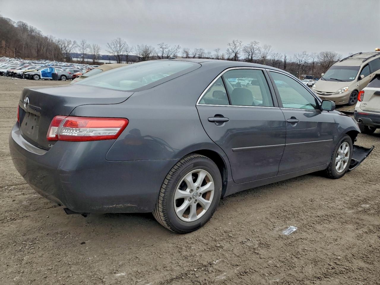 2011 TOYOTA CAMRY BASE photo 3