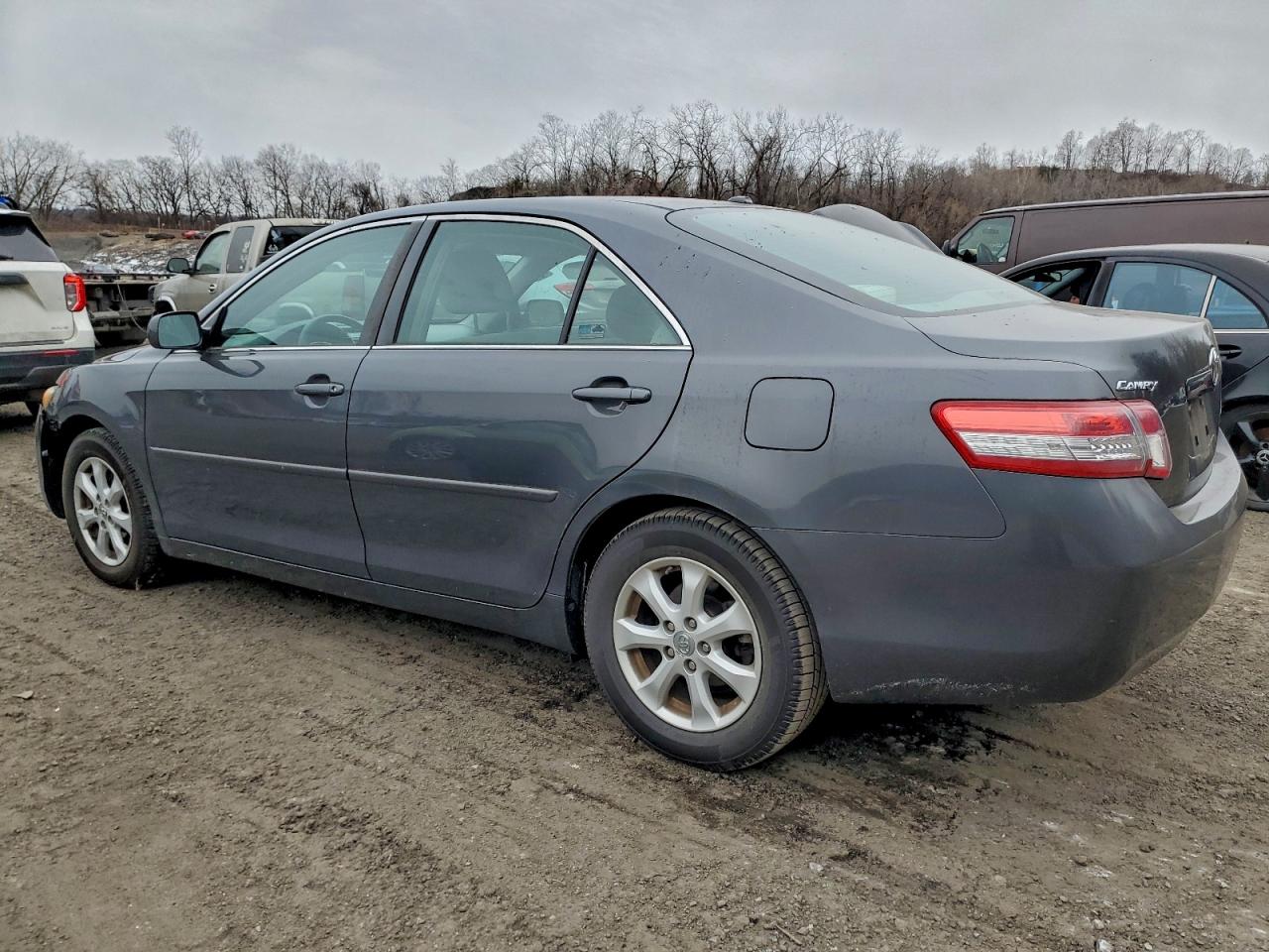 2011 TOYOTA CAMRY BASE photo 2