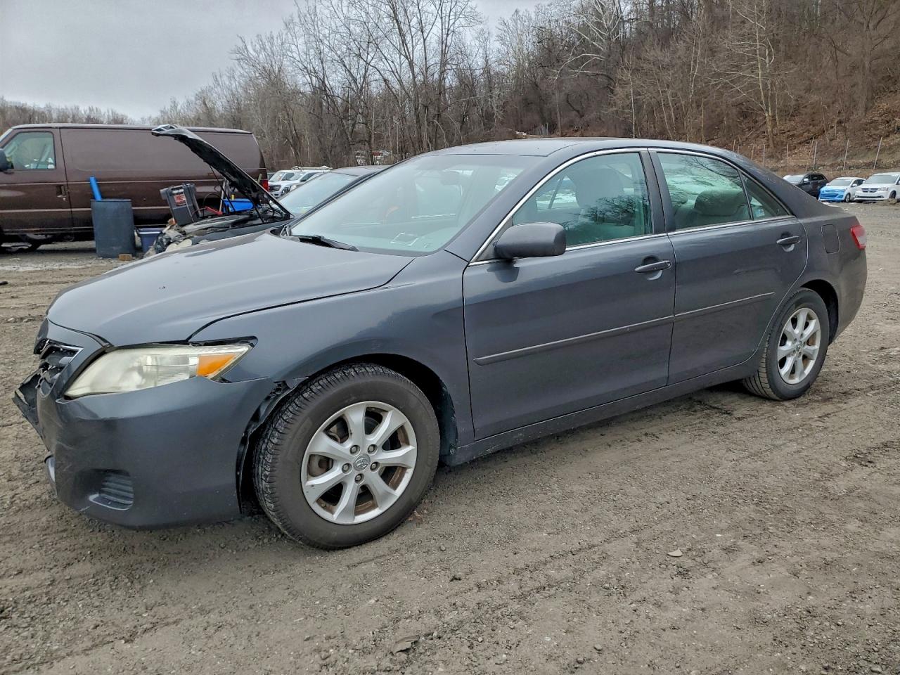 2011 TOYOTA CAMRY
