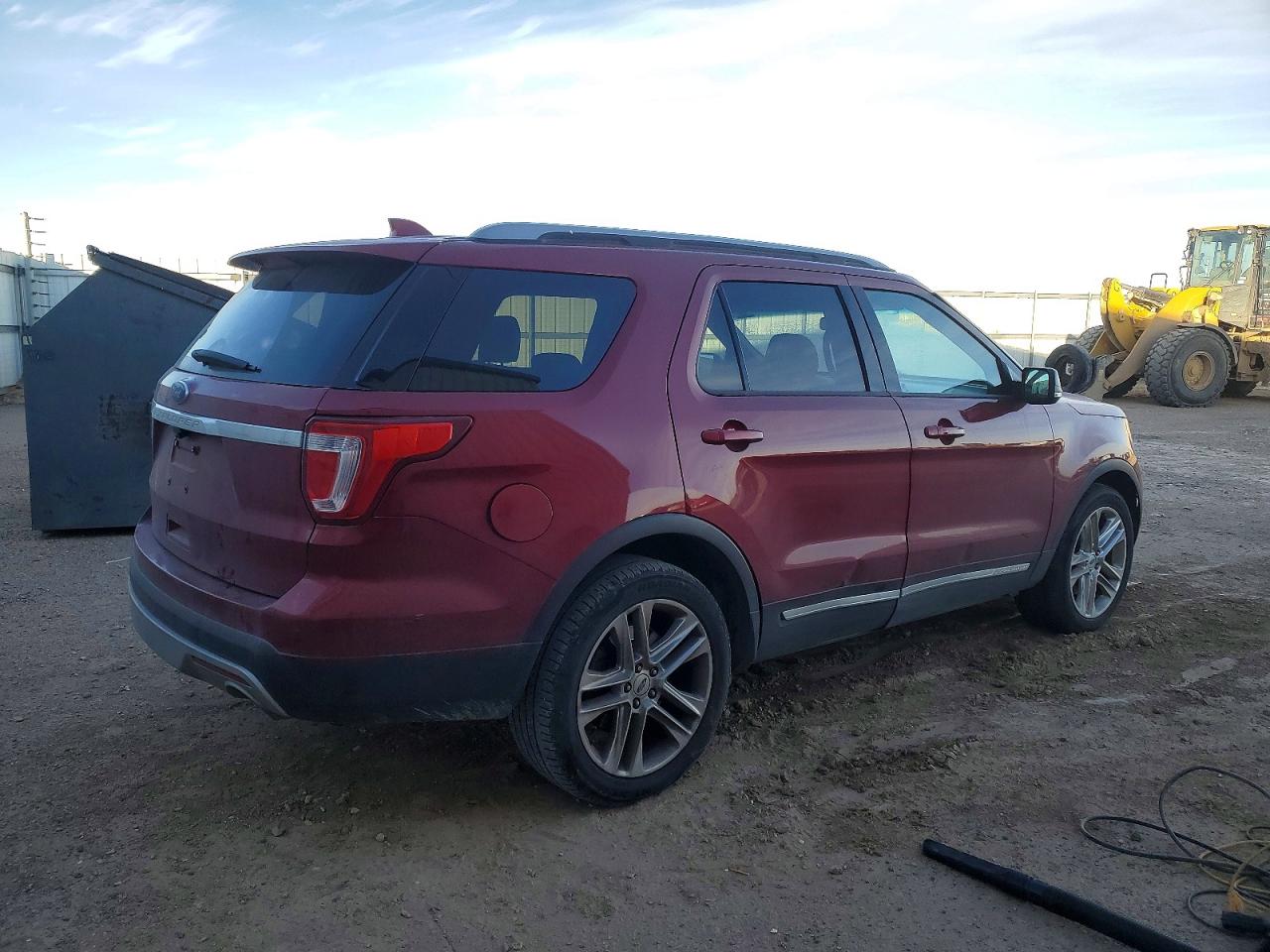 2017 FORD EXPLORER XLT photo 5