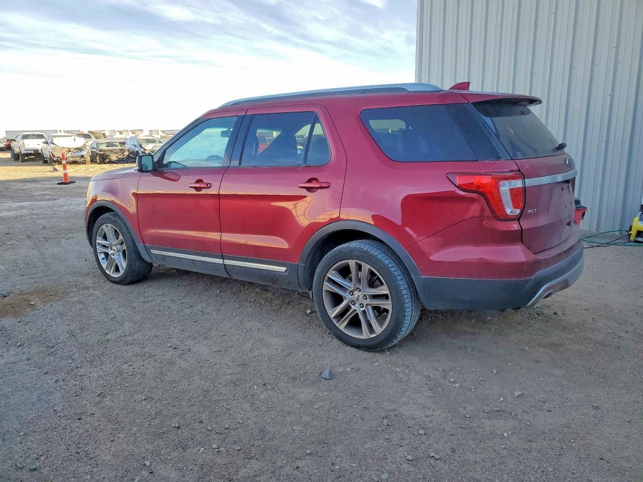 2017 FORD EXPLORER XLT photo 3