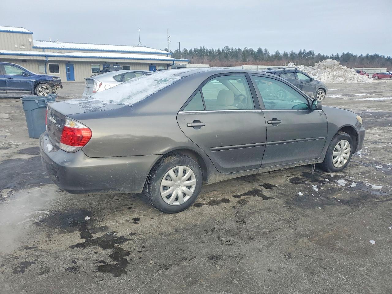 2006 TOYOTA CAMRY LE photo 3