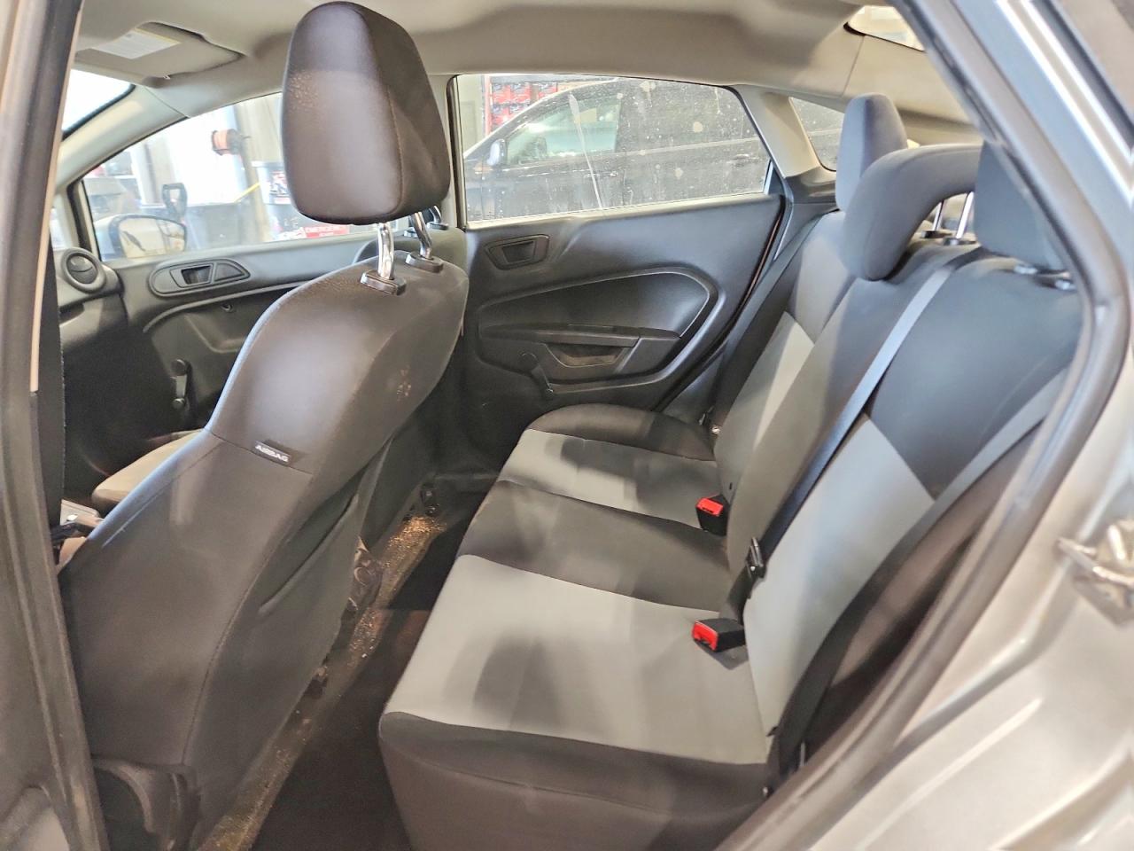2016 FORD FIESTA S photo 19