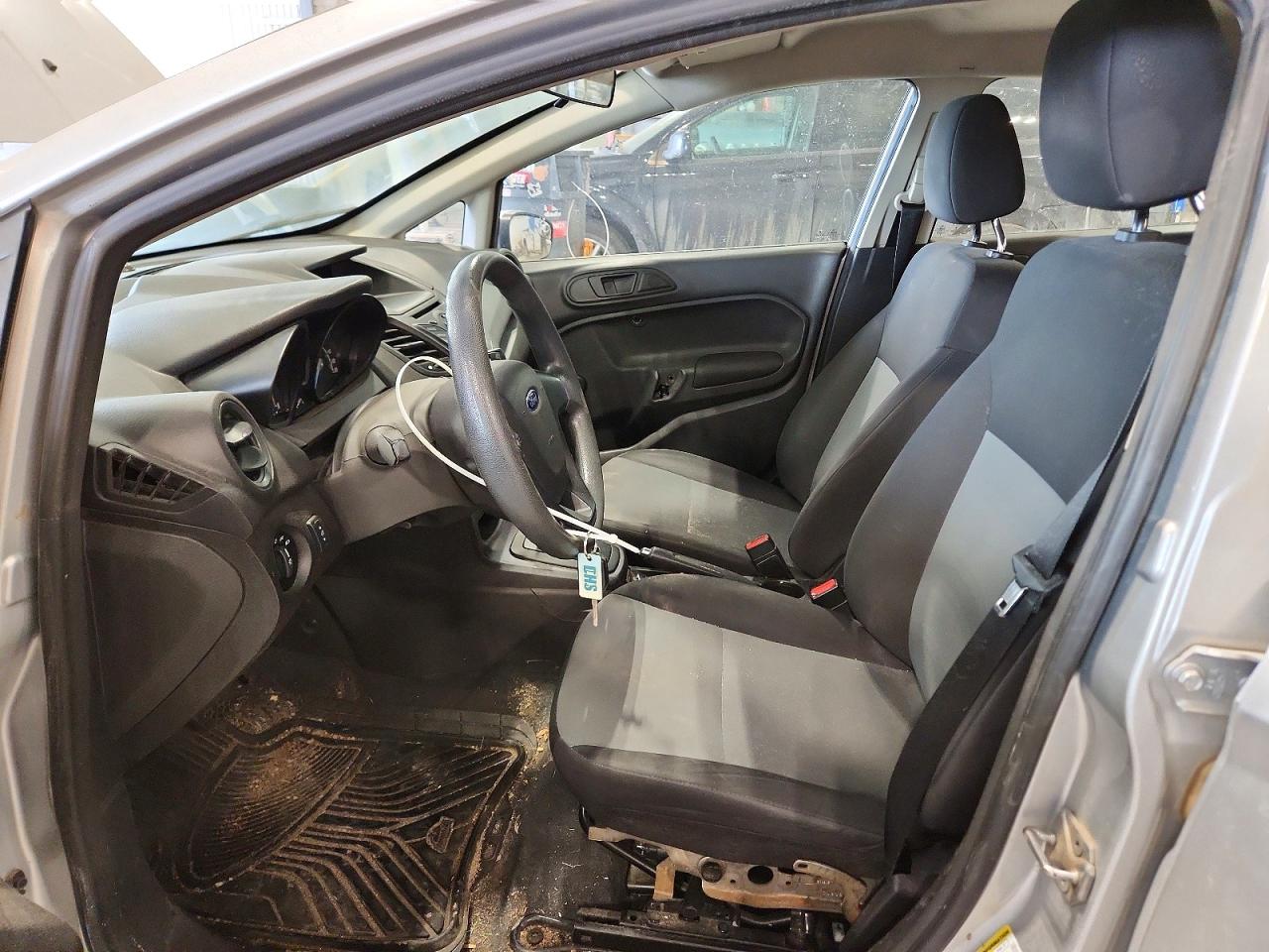 2016 FORD FIESTA S photo 13