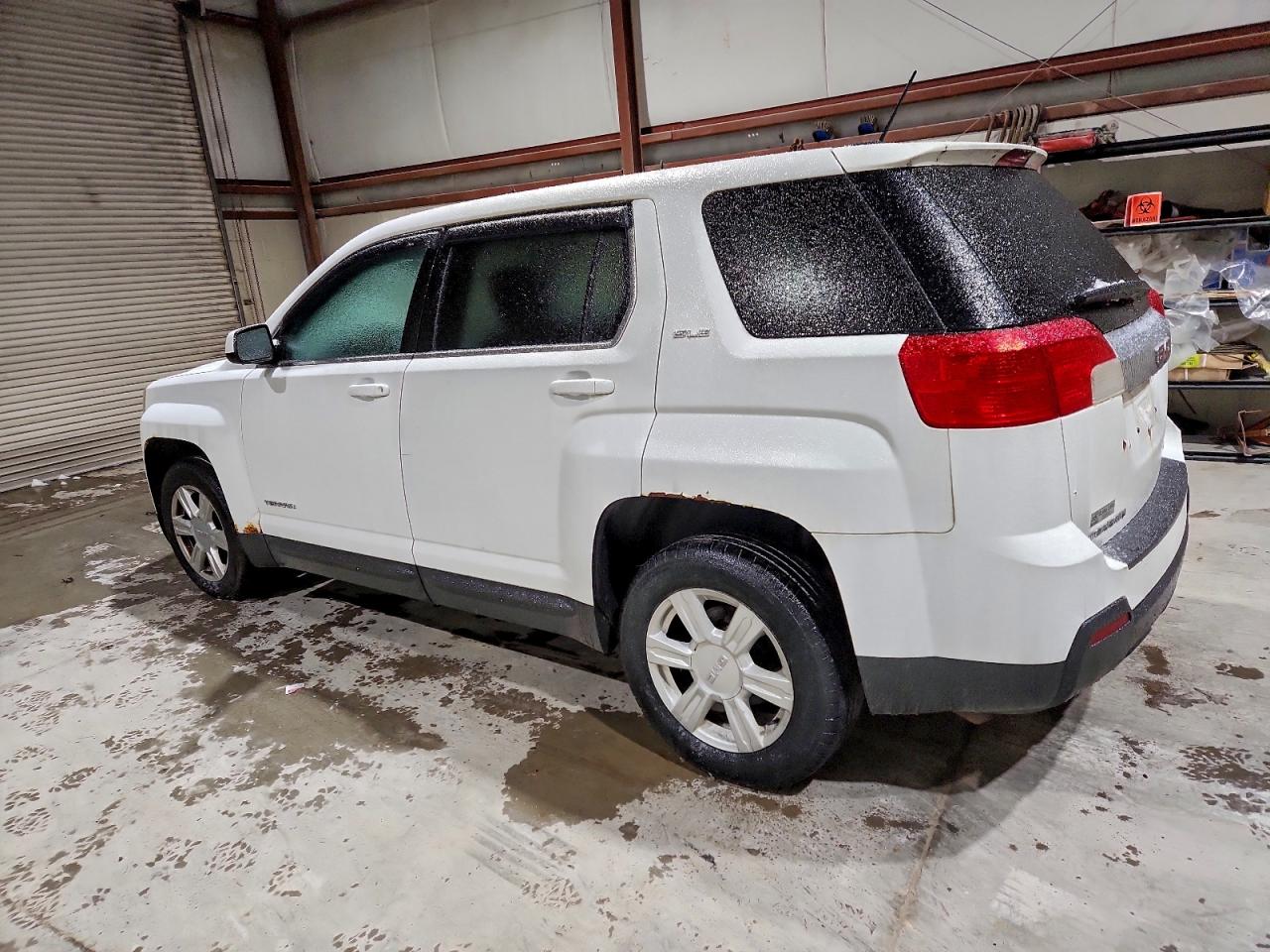 2015 GMC TERRAIN SLE photo 2