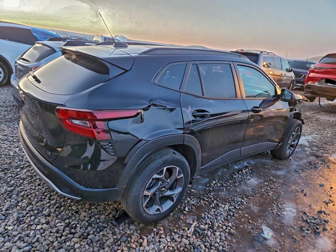 2025 CHEVROLET TRAX 1LT photo 3