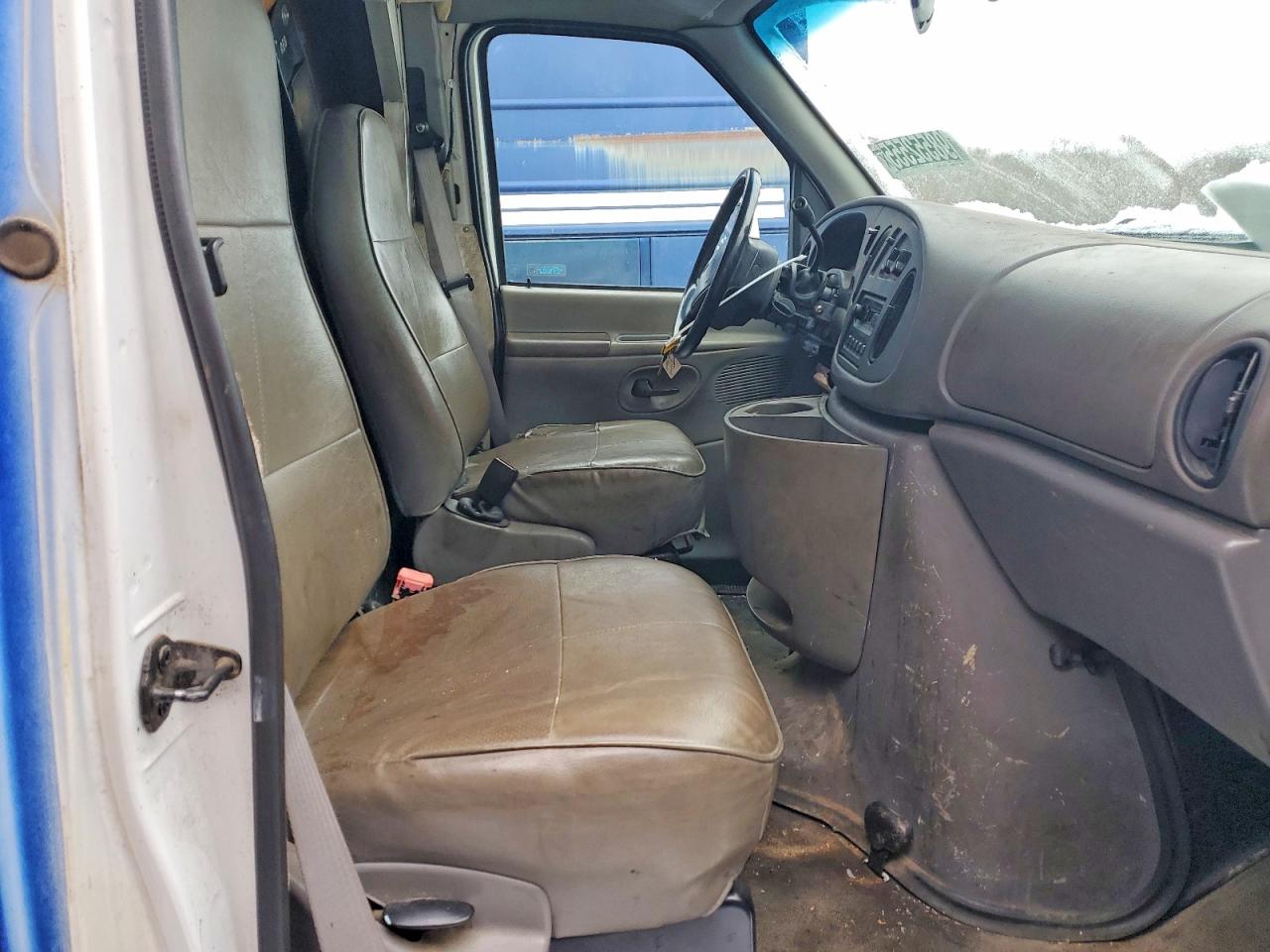 1998 FORD E350 BOX TRUCK photo 10