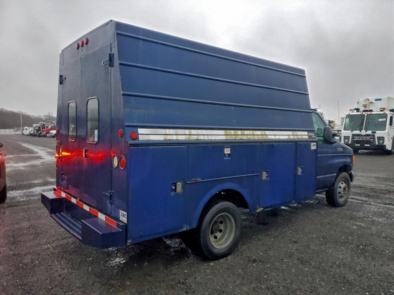 2004 FORD E350 UTILITY / SERVICE TRUCK photo 3