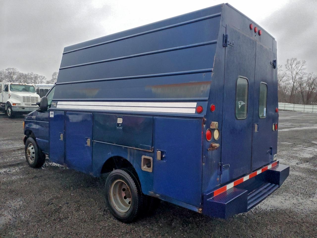 2004 FORD E350 UTILITY / SERVICE TRUCK photo 2