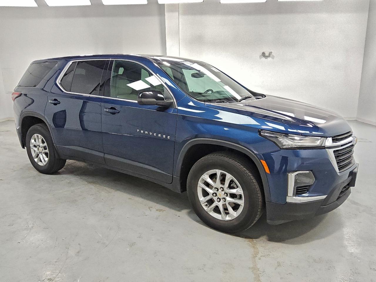 2023 CHEVROLET TRAVERSE LS photo 4