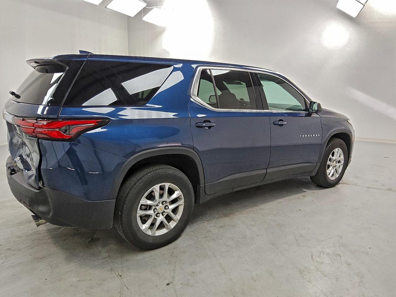 2023 CHEVROLET TRAVERSE LS photo 3