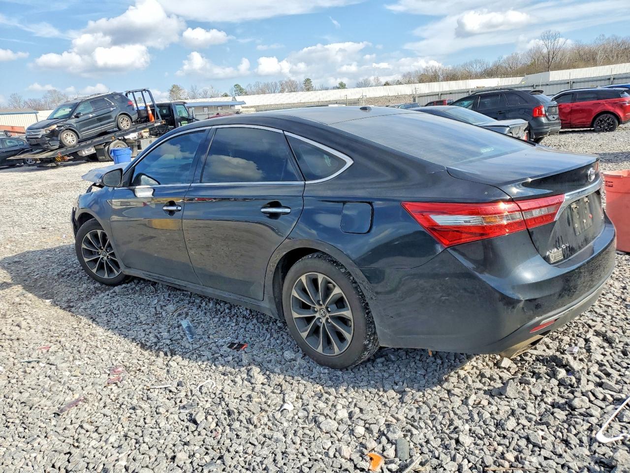 2016 TOYOTA AVALON XLE photo 3