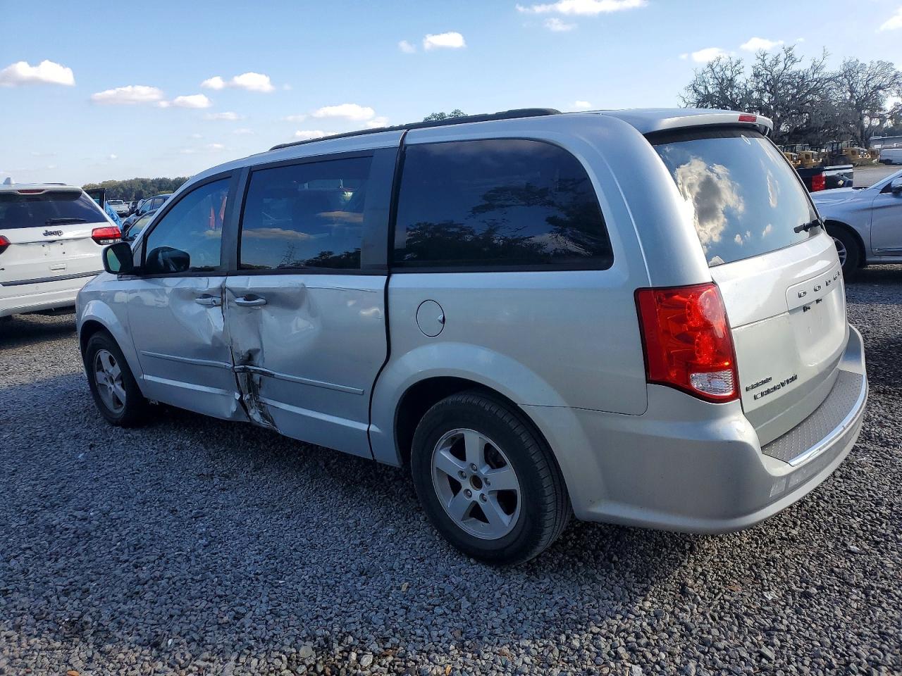 2012 DODGE GRAND CARAVAN SXT photo 2