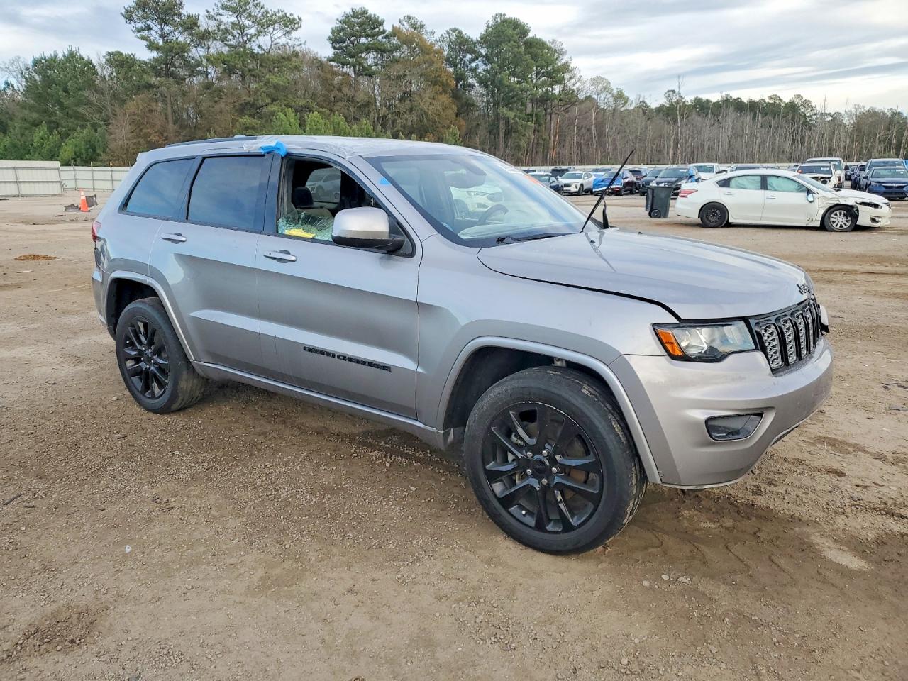 2018 JEEP GRAND CHEROKEE LAREDO photo 4