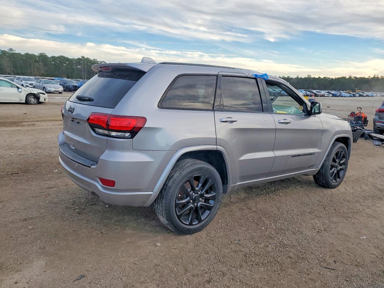 2018 JEEP GRAND CHEROKEE LAREDO photo 3