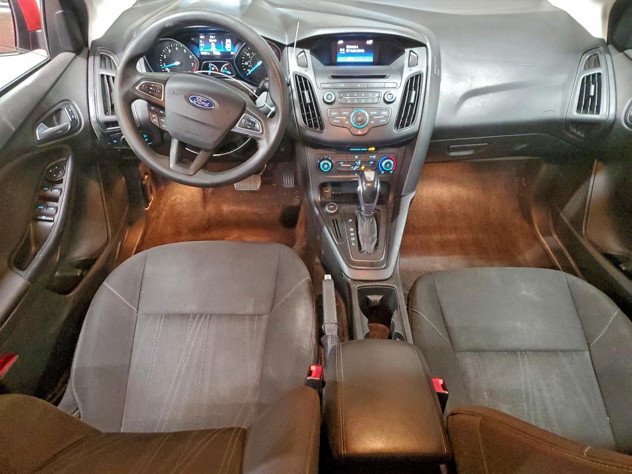 2015 FORD FOCUS SE photo 8