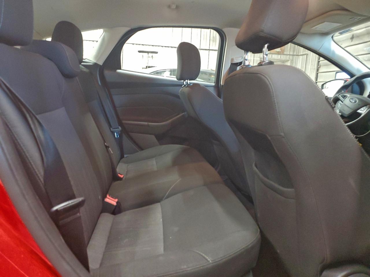 2015 FORD FOCUS SE photo 10