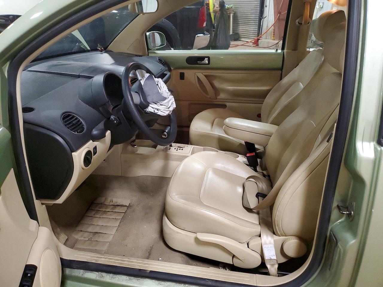 2008 VOLKSWAGEN NEW BEETLE S photo 7