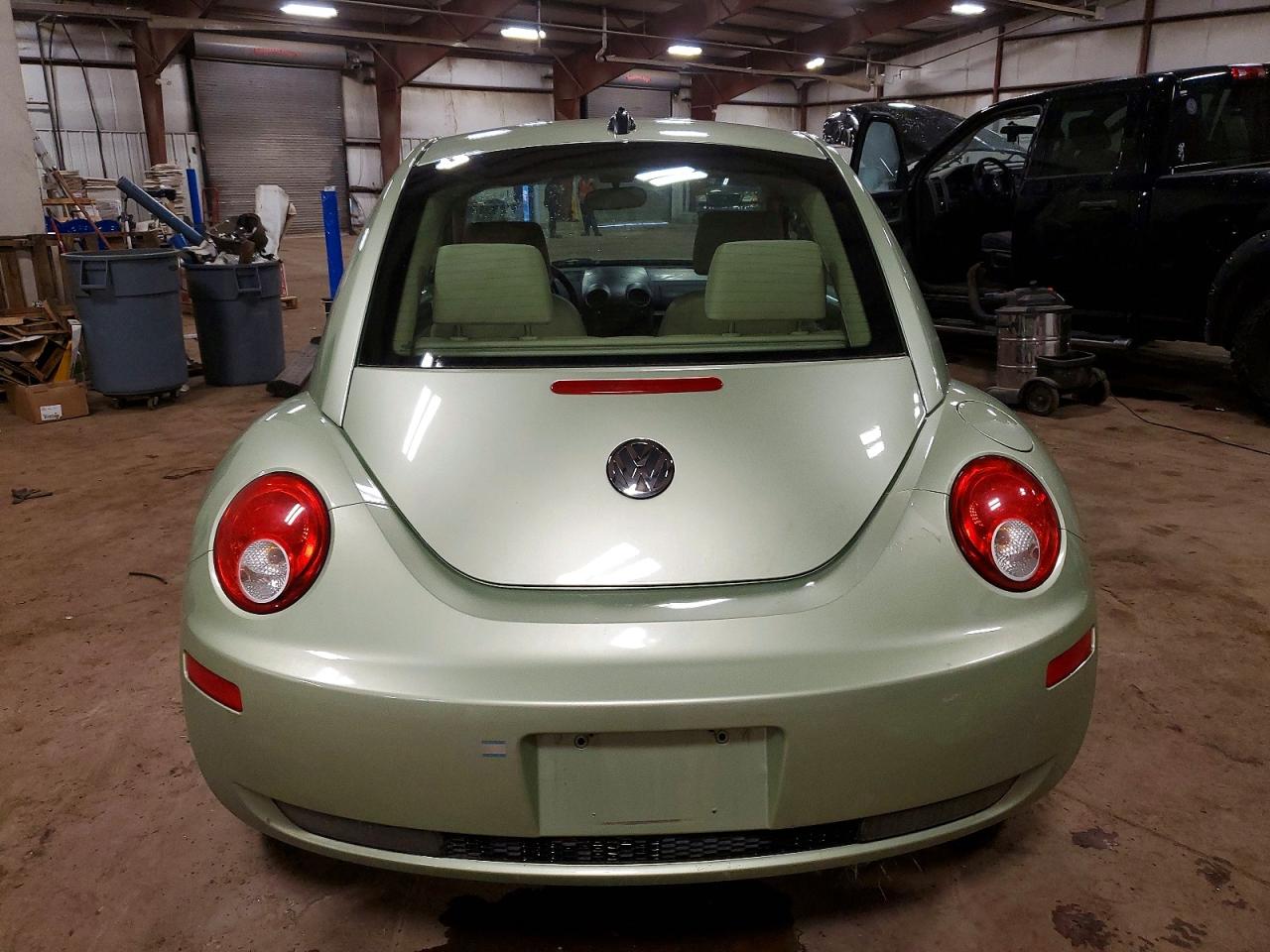 2008 VOLKSWAGEN NEW BEETLE S photo 6