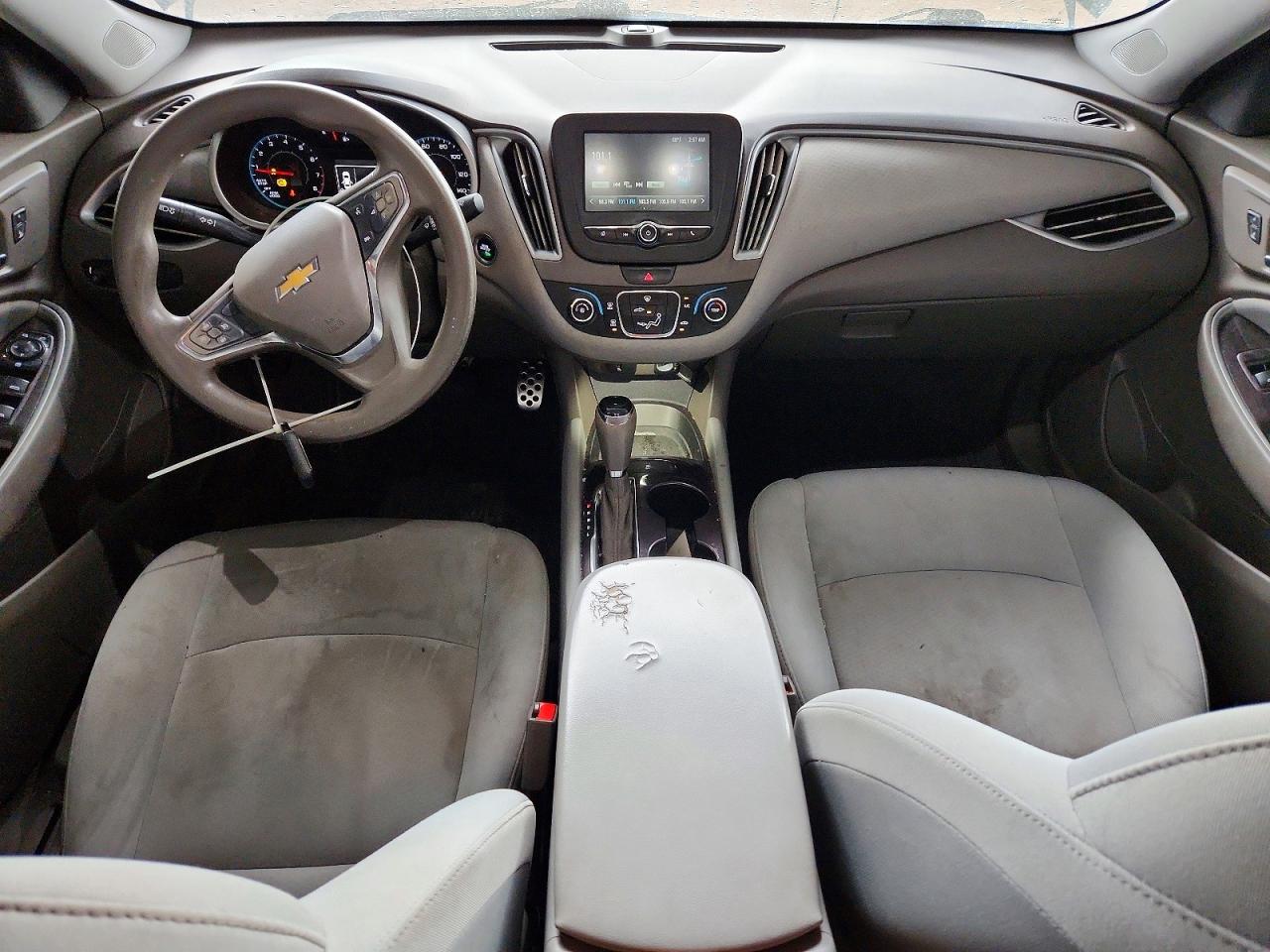 2017 CHEVROLET MALIBU photo 8