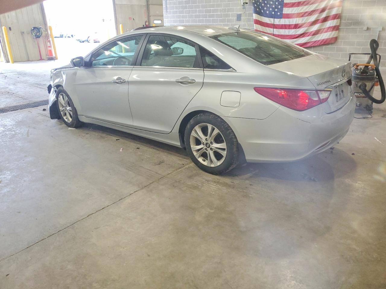 2013 HYUNDAI SONATA SE photo 2