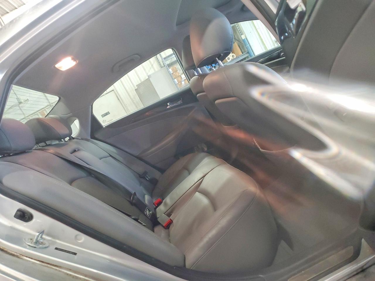 2013 HYUNDAI SONATA SE photo 10